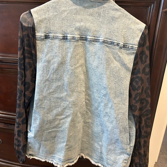 NWT Crazy Train blue jean shirt with sheer leopard sleeves - Picture 3 of 4
